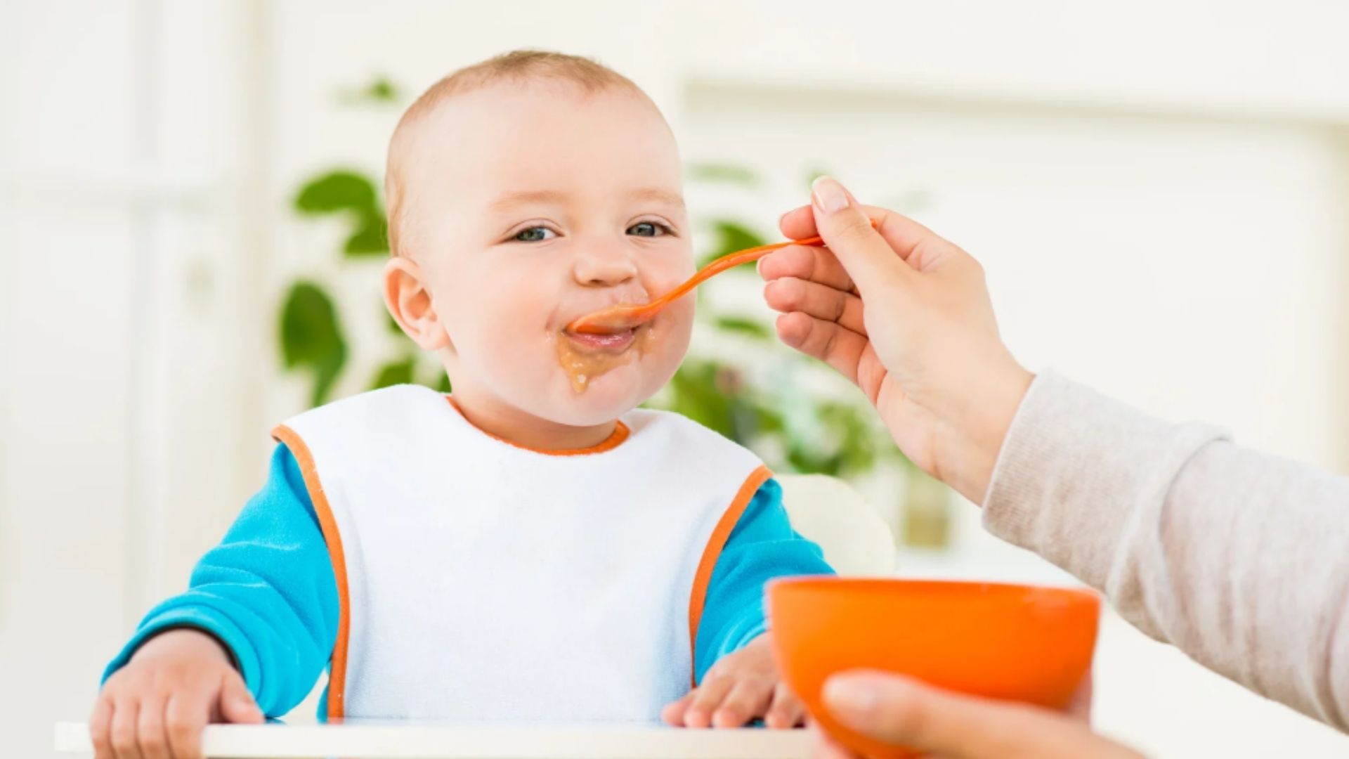 Bebek Kıyafetlerindeki Mama Lekesi Nasıl Çıkarılır?