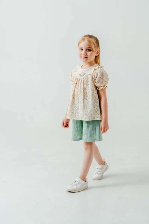 Çiçek Nakışlı Şortlu Kız Bebek Müslin Takım 3814